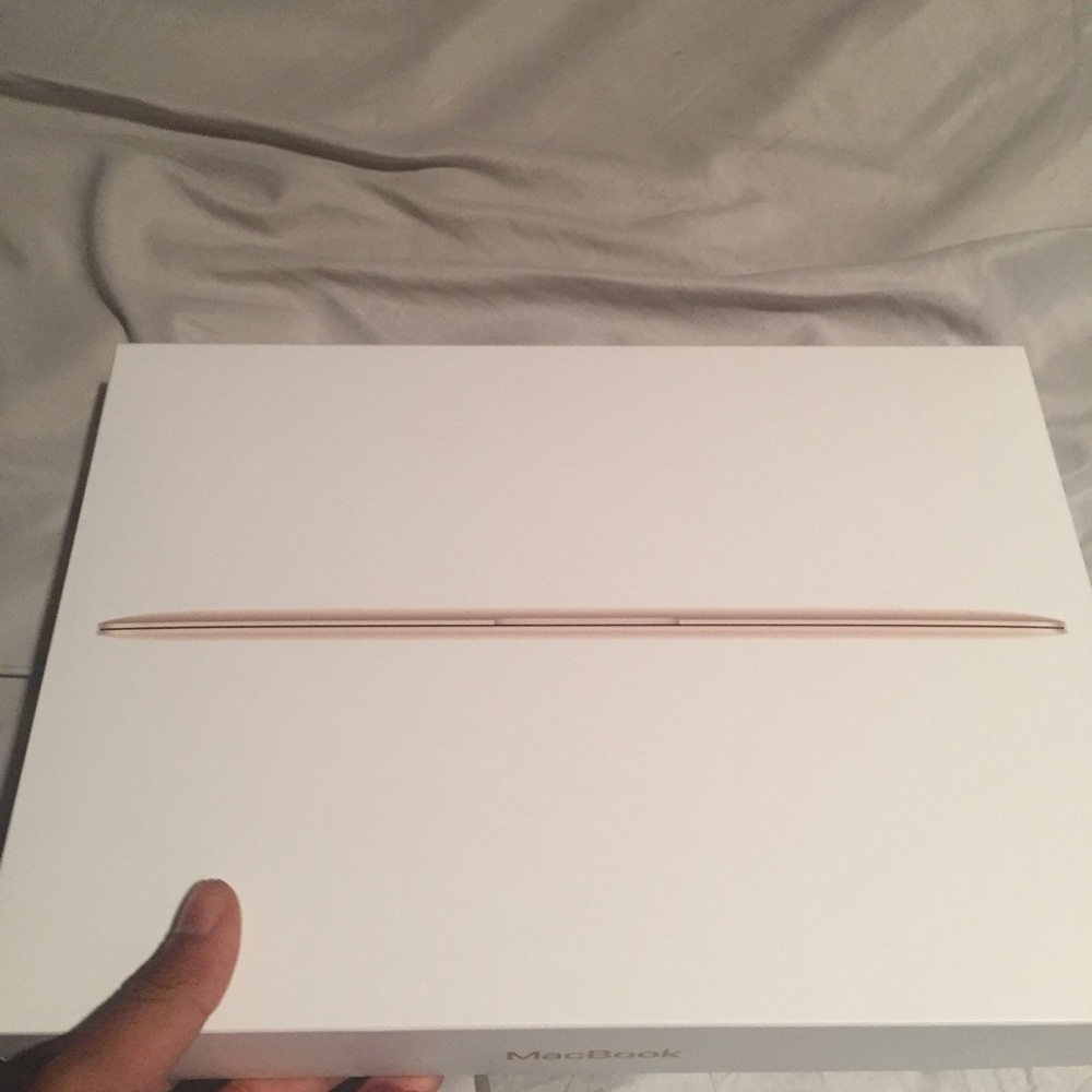 MacBook - Picture 5 of 5