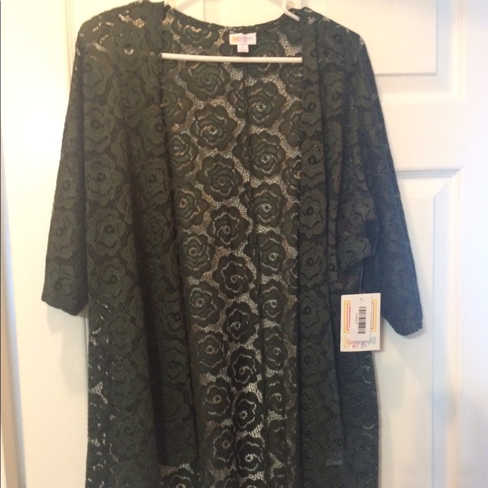 NWT Lularoe Lindsay size small