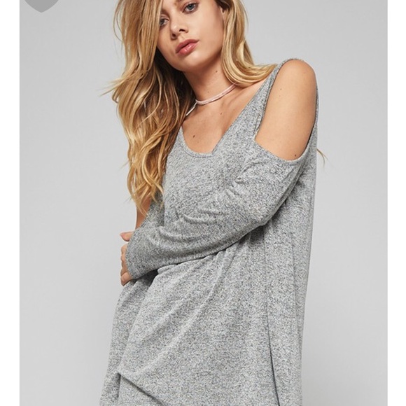❗️Last 1! LARGE Grey cold shoulder trendy top - Picture 3 of 5