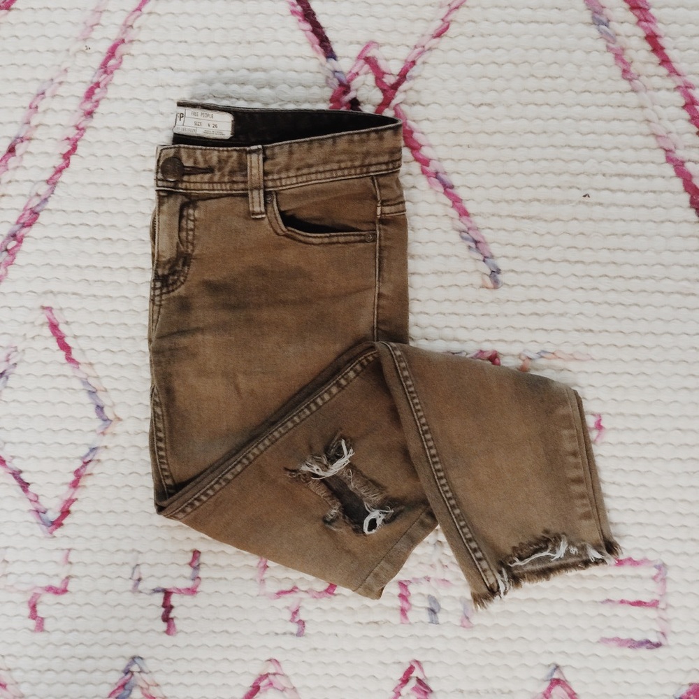 Cropped knee hole jeans