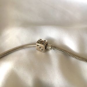 Pandora Die charm