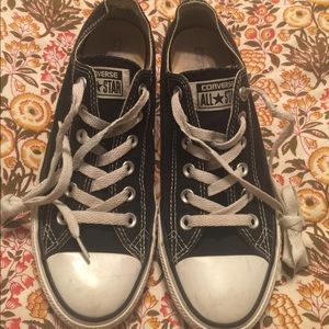 Black low top converse