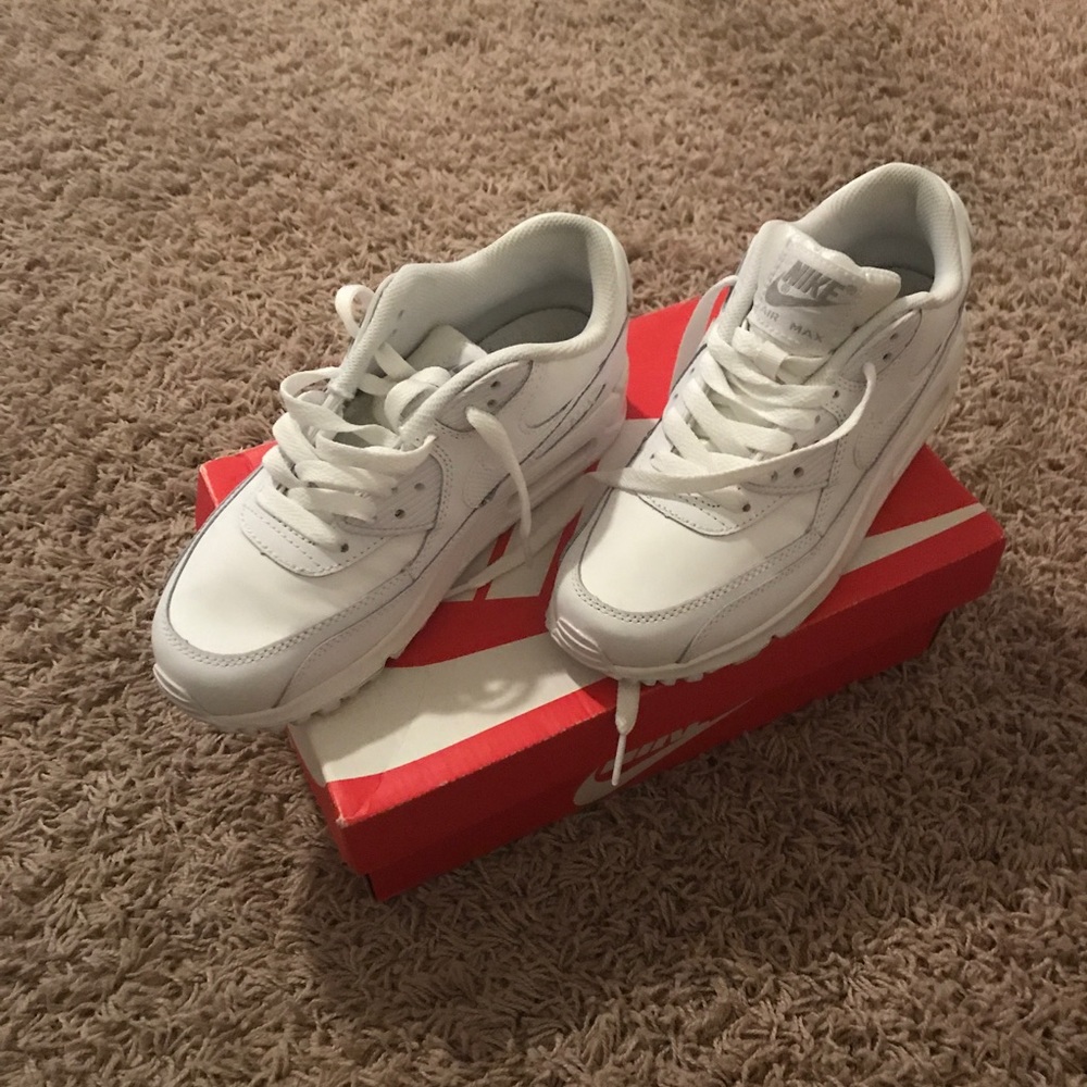 Nike Airmax 90 Leather (Like New - Worn Once)