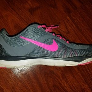 Nike Flex Training TR6 women's sneakers.