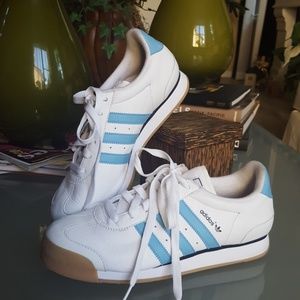 Adidas classic sneakers white with blue stripes