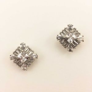 🤖Isabella Premium Cubic Zirconia Stud Earrings