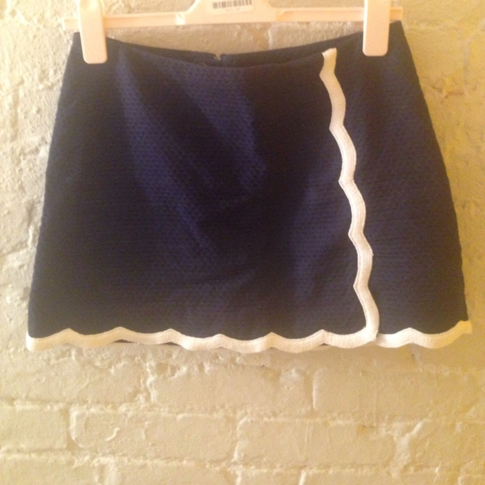Size 2 Lilly Pulitzer skort in navy