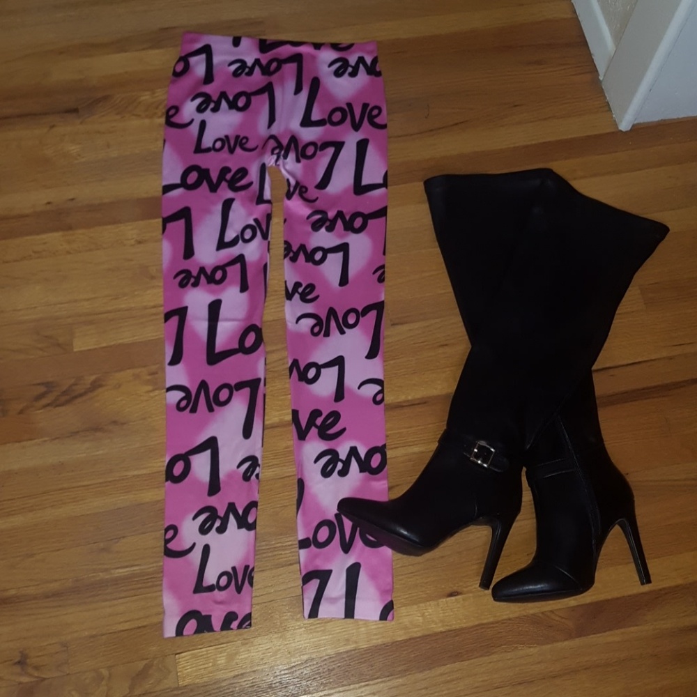 Fun and Trendy Love Leggings!