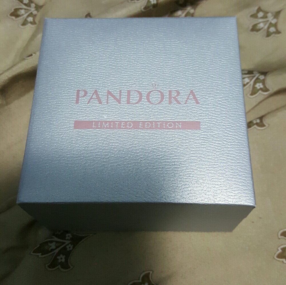 LIMITED EDITION Pandora gift box