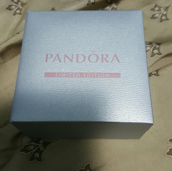 LIMITED EDITION Pandora gift box - Picture 1 of 2