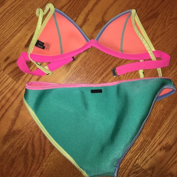 BROKEN CLASP triangl swim suit - Picture 3 of 4
