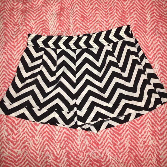 Charlotte Russe Pants - Charlotte Russe Black and White Zig Zag Shorts