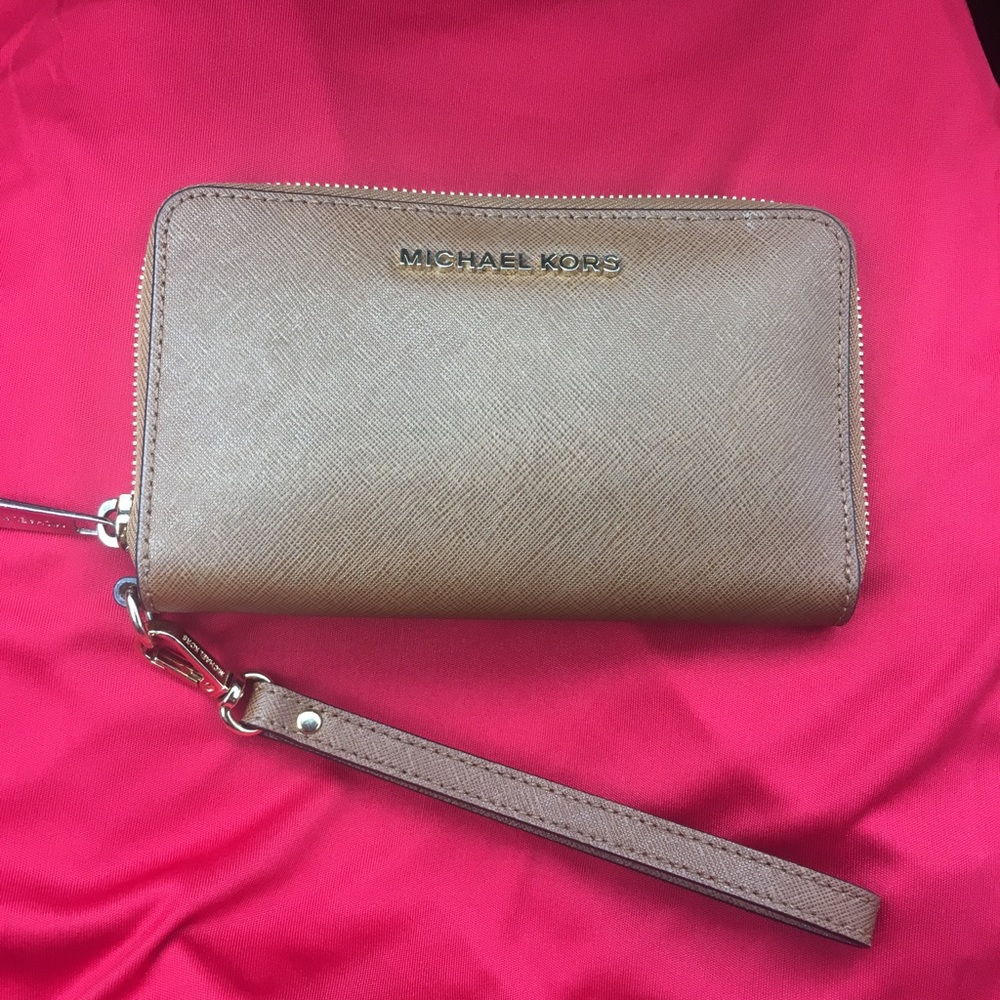 SOLD🚫!!Michael Kors wristlet wallet