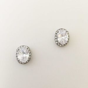 ⛲️Maria Oval Halo Cubic Zirconia Stud Earrings