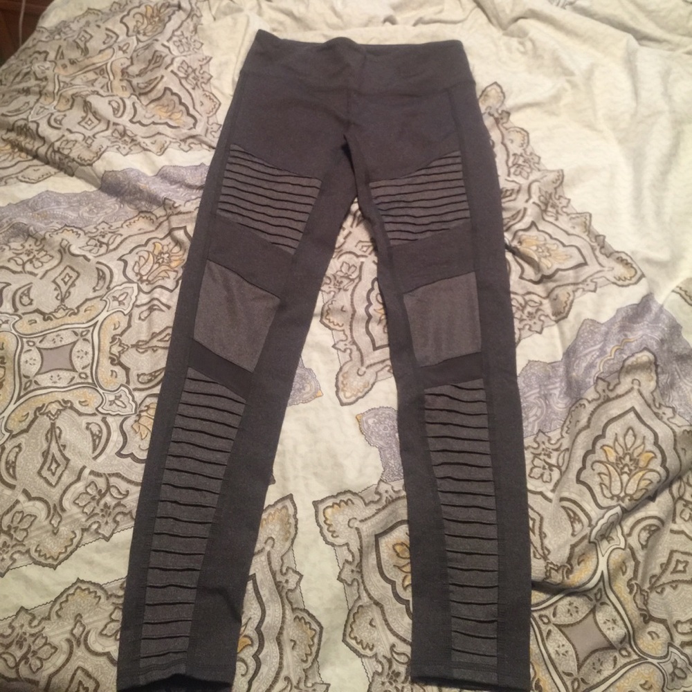 Alo Yoga Moto Legging