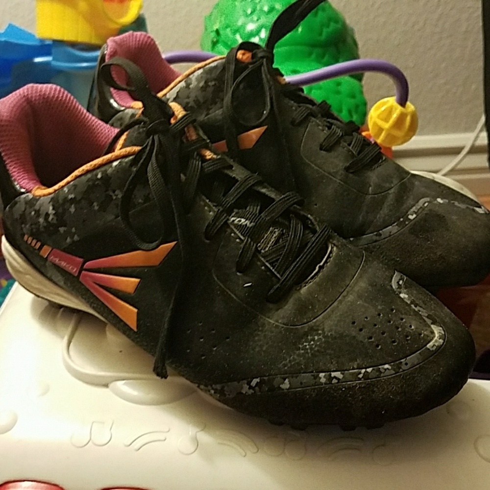 Baseball shoes