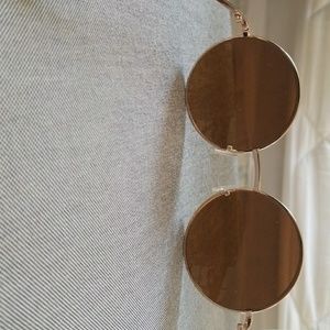 Gold round sunnies