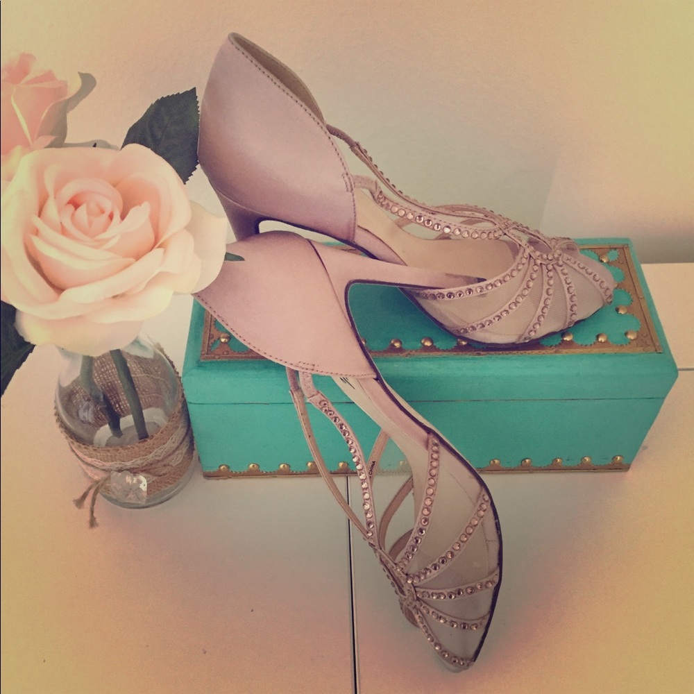 HIGH HEEL SATIN AND RHINESTONE SANDAL.