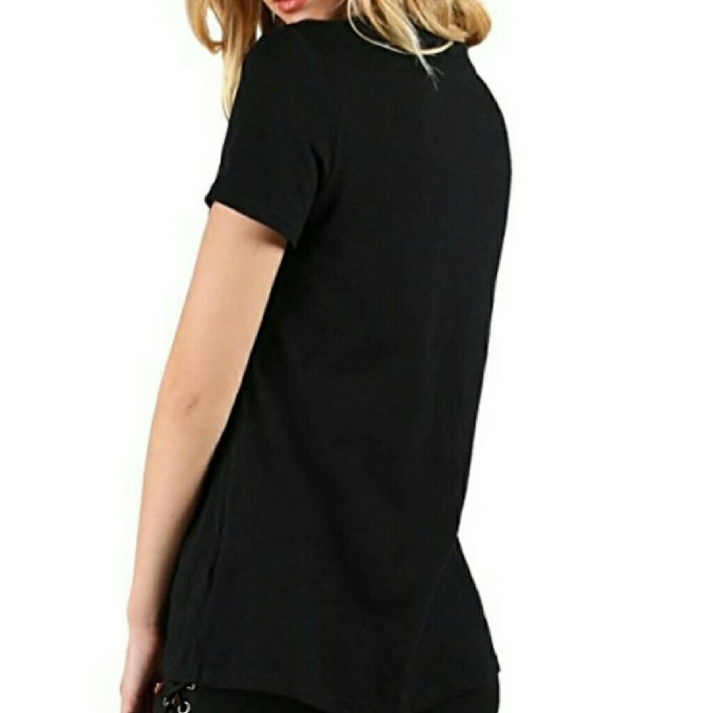 📣LAST ONE 📣 🌿BLACK CHOKER TEE🌿 - Picture 3 of 5
