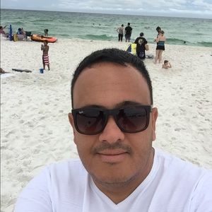 Meet your Posher, Luis