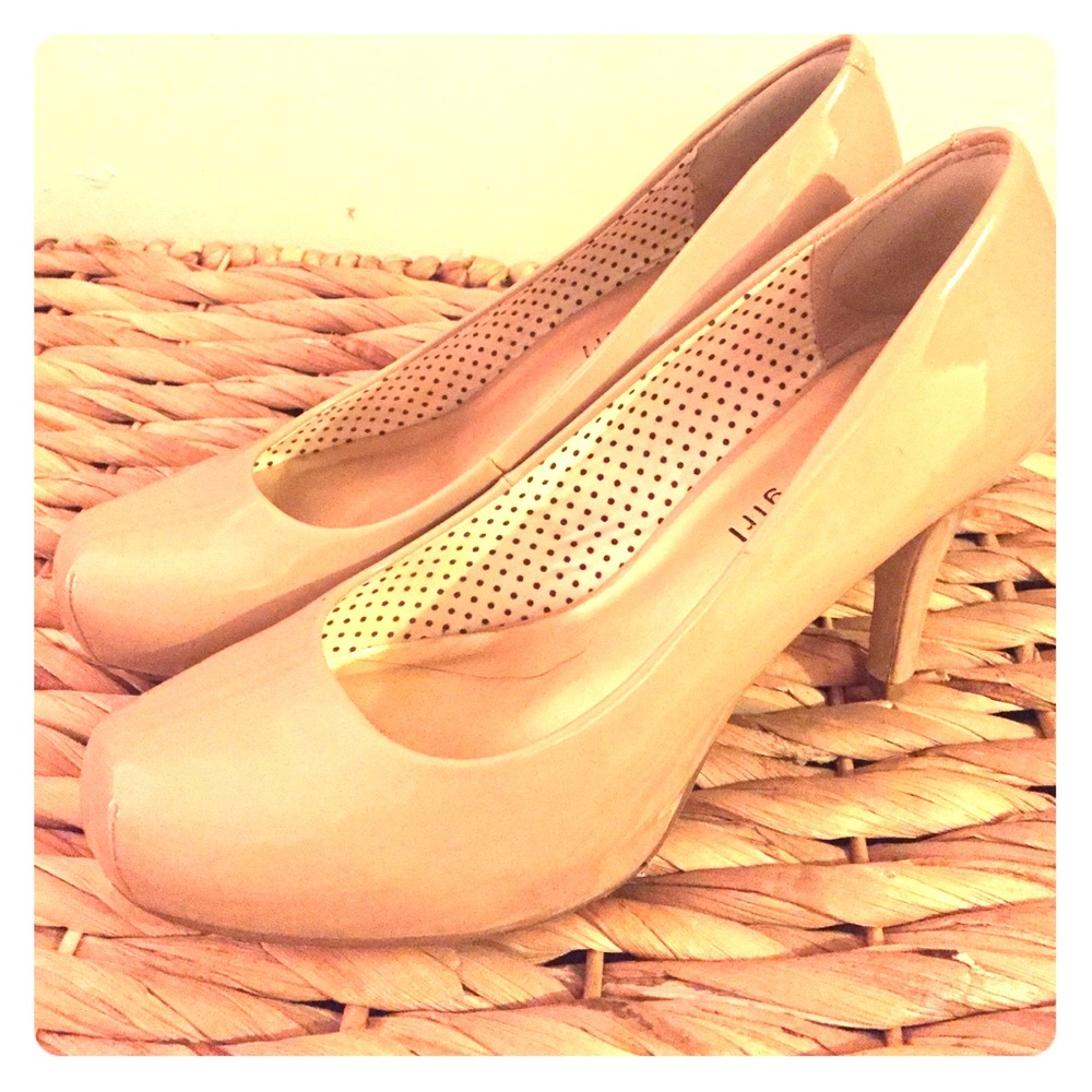 EUC #MaddenGirl nude patent heels 👠