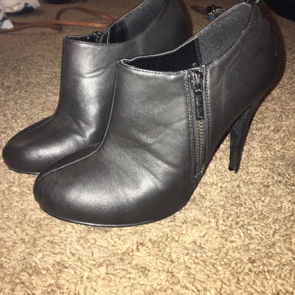 LAST CHANCE size 7 black heels micheal antonio