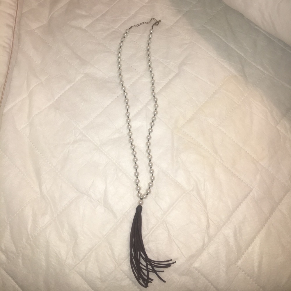 Leather and pearl layering necklace