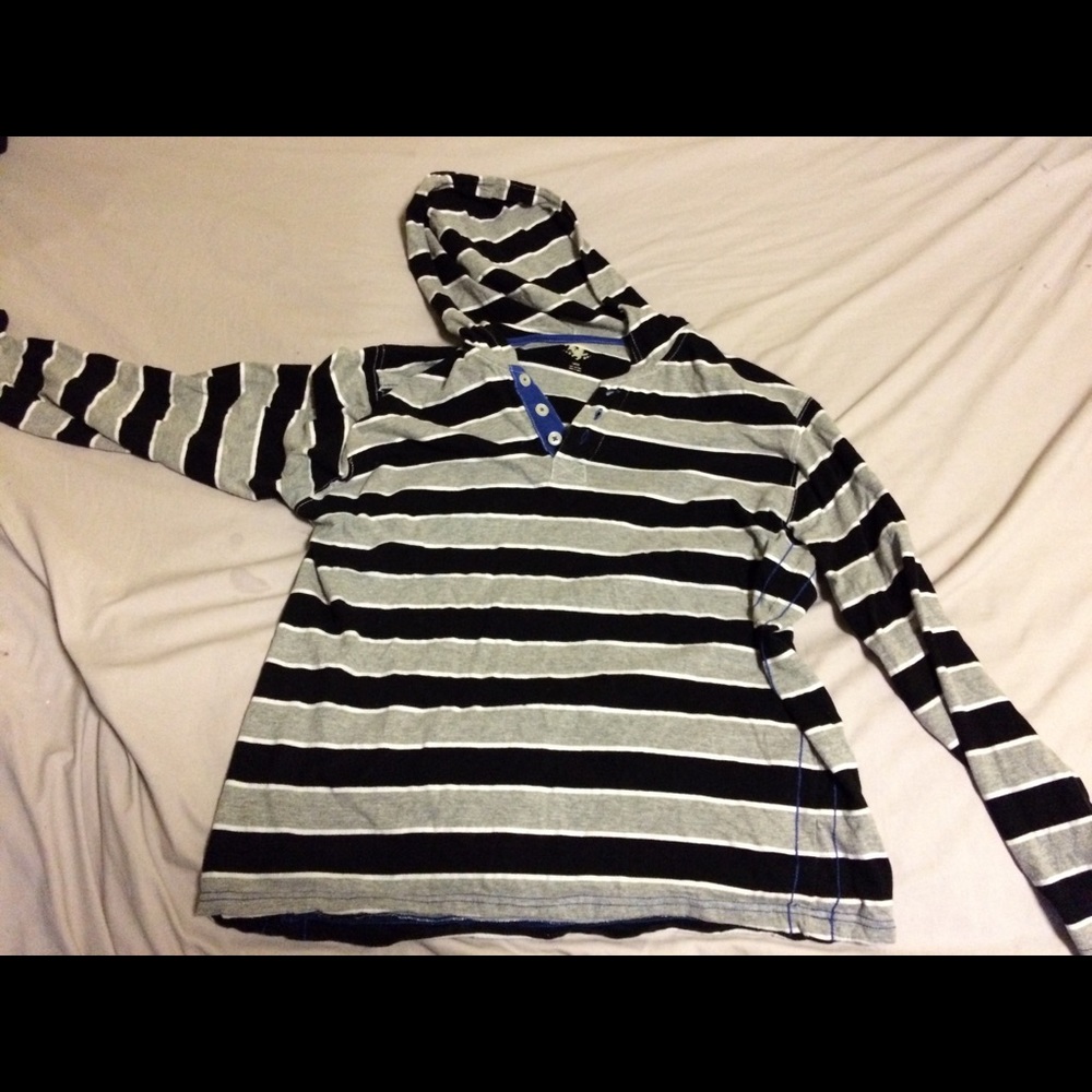 Men's hooded shirt
