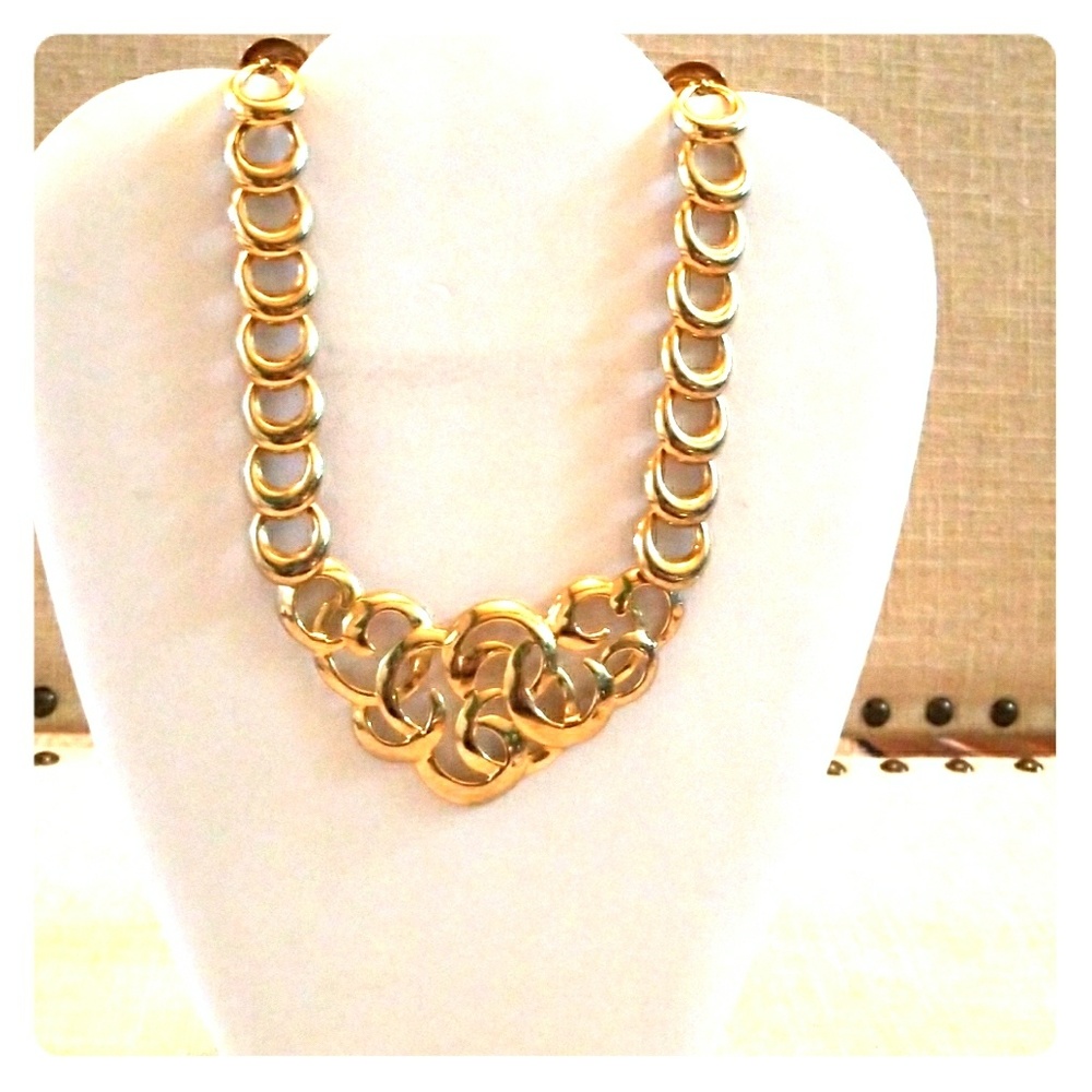 Vintage 1970's Chunky Swirled Gold tone Necklace