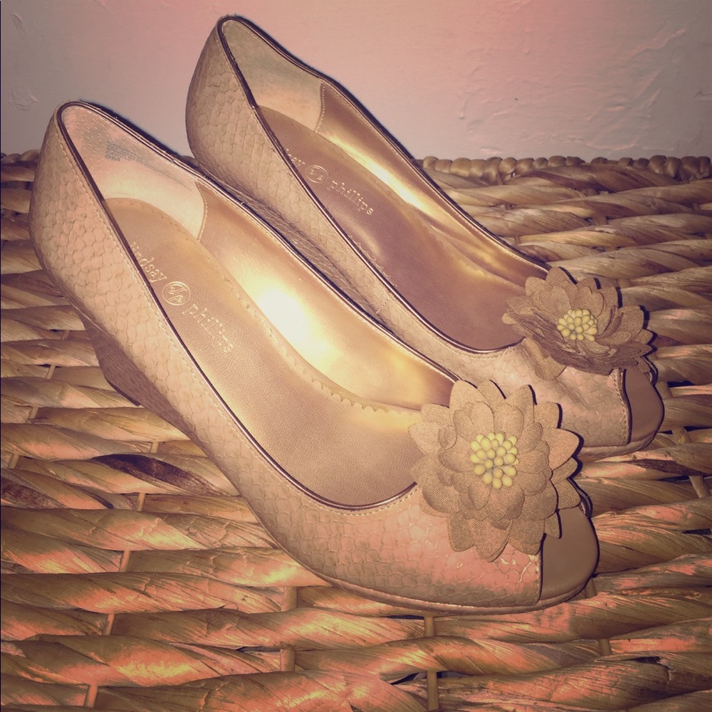 NWOT #LindsayPhillips Peep Toe Python Wedge