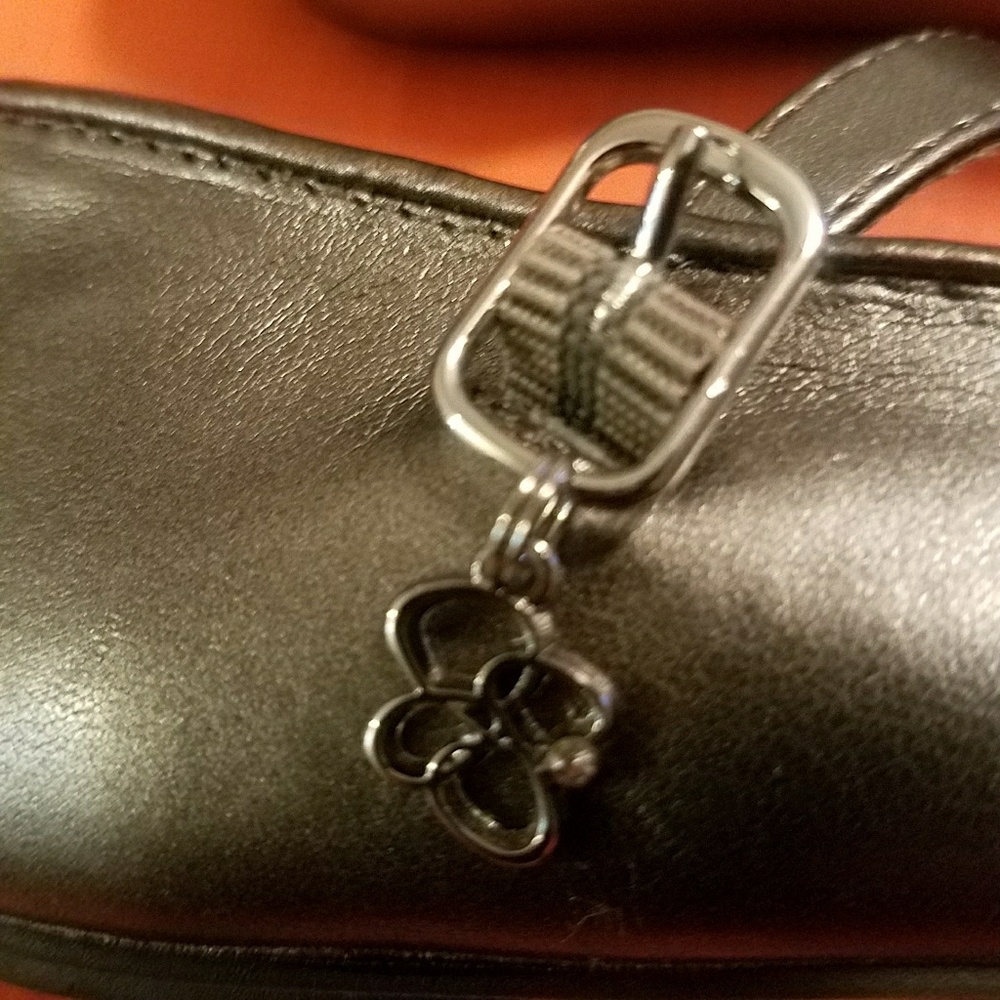 Shoes - Picture 4 of 4