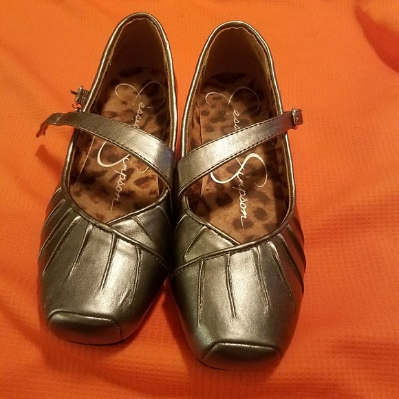 Shoes - Picture 2 of 4