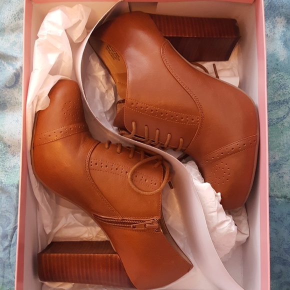 Crown Vintage Shoes - BRAND NEW Crown Vintage "Tessford" Oxford Platform