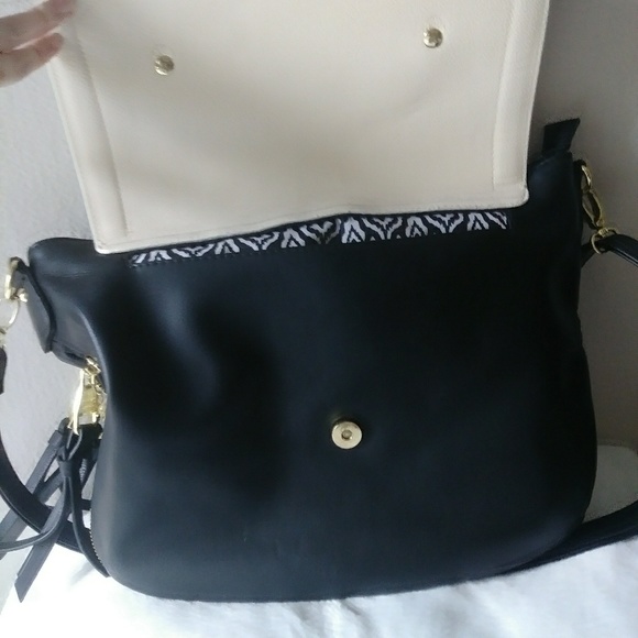 Steve Madden large messenger style handbag - Picture 2 of 6