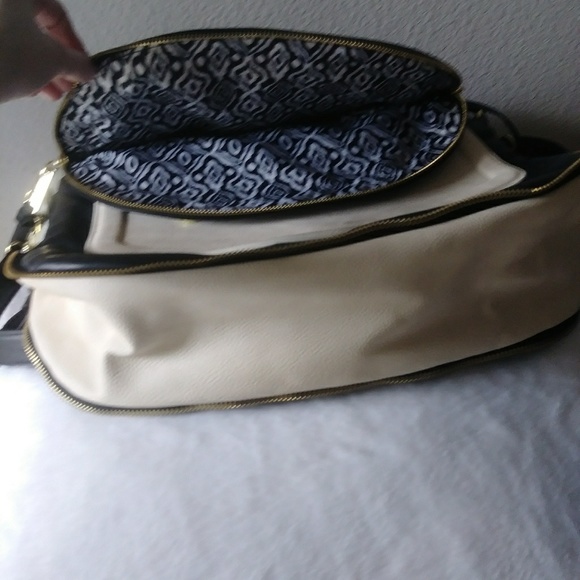 Steve Madden large messenger style handbag - Picture 4 of 6