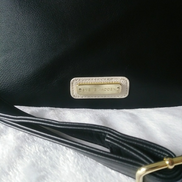 Steve Madden large messenger style handbag - Picture 5 of 6