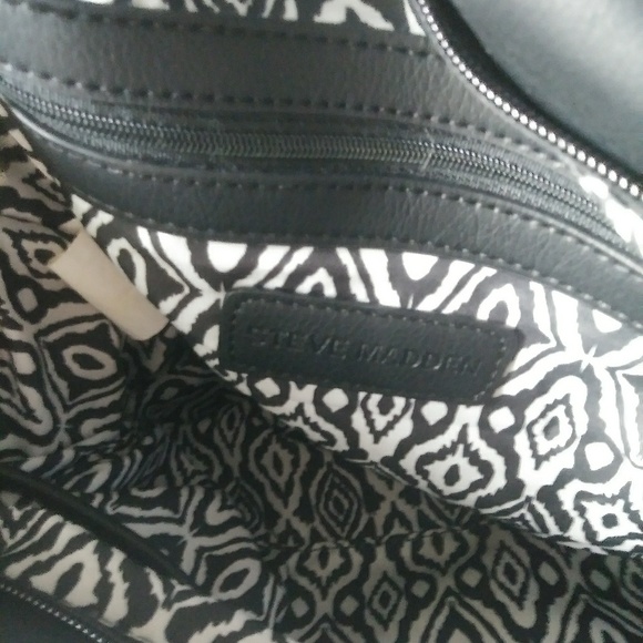 Steve Madden large messenger style handbag - Picture 6 of 6