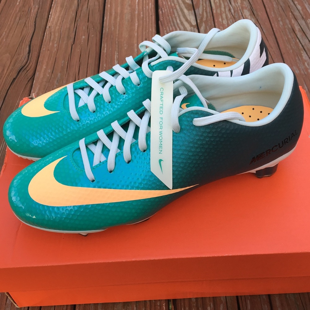 NIKE SOCCER CLEATS