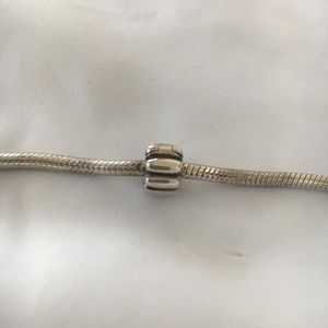 Pandora Ribbed Clip