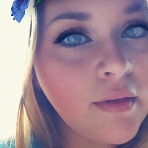 Meet your Posher, Halie
