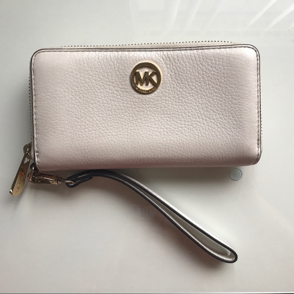 Michael Kors Wallet w/ Wrist Strap