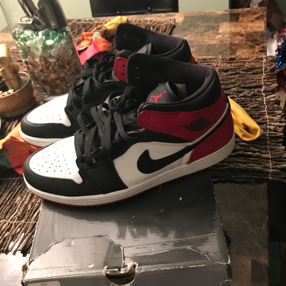 Air Jordan Black toe 1s (2006)