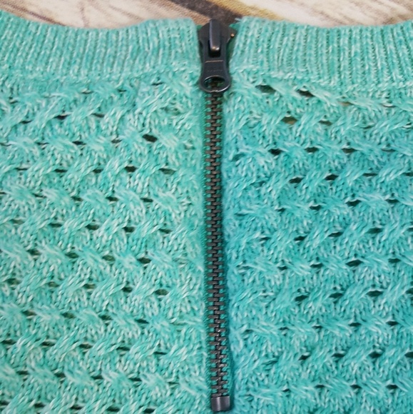 American Eagle Sweater - Picture 4 of 4