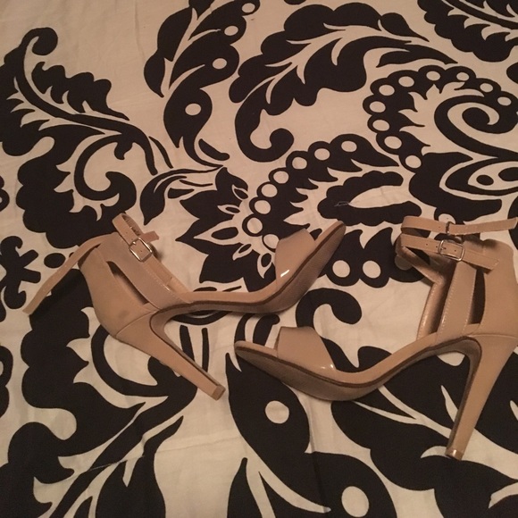 Shoes - Picture 2 of 4