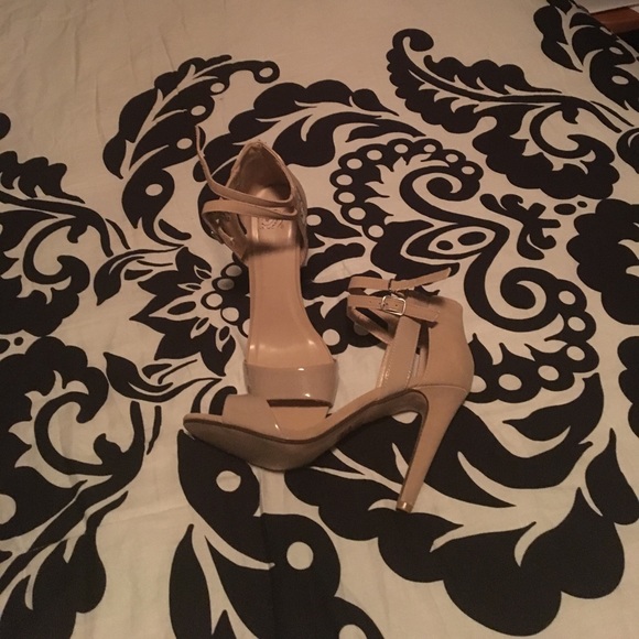 Shoes - Picture 3 of 4