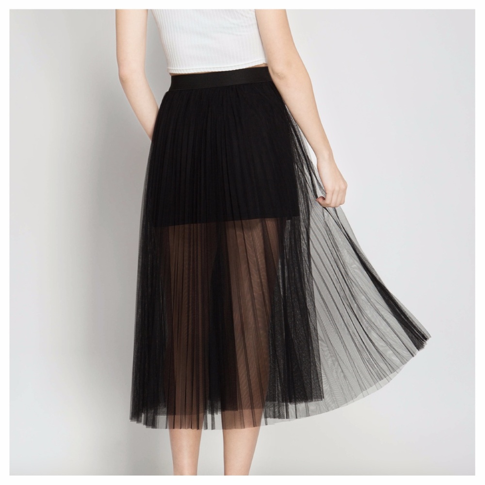 🦋MAKE AN OFFER!🦋Black Pleated Tulle Skirt - Picture 2 of 2