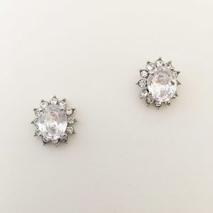 👼🏻Ruby Oval Halo Cubic Zirconia Stud Earrings