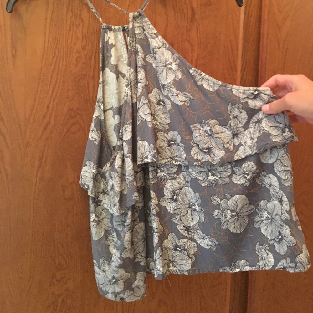 Tank top with adjustable neck
