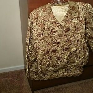 Detailed Gold 2pc Suit