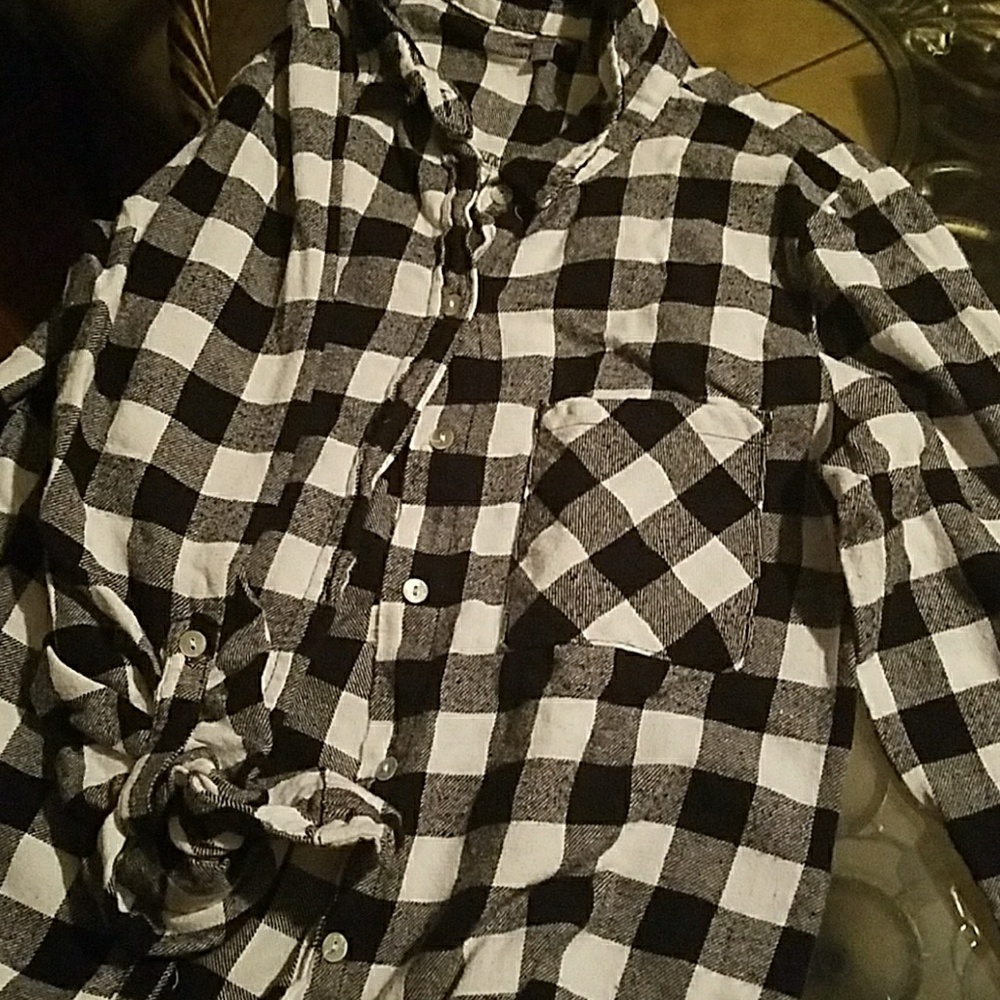 Women's black and white top